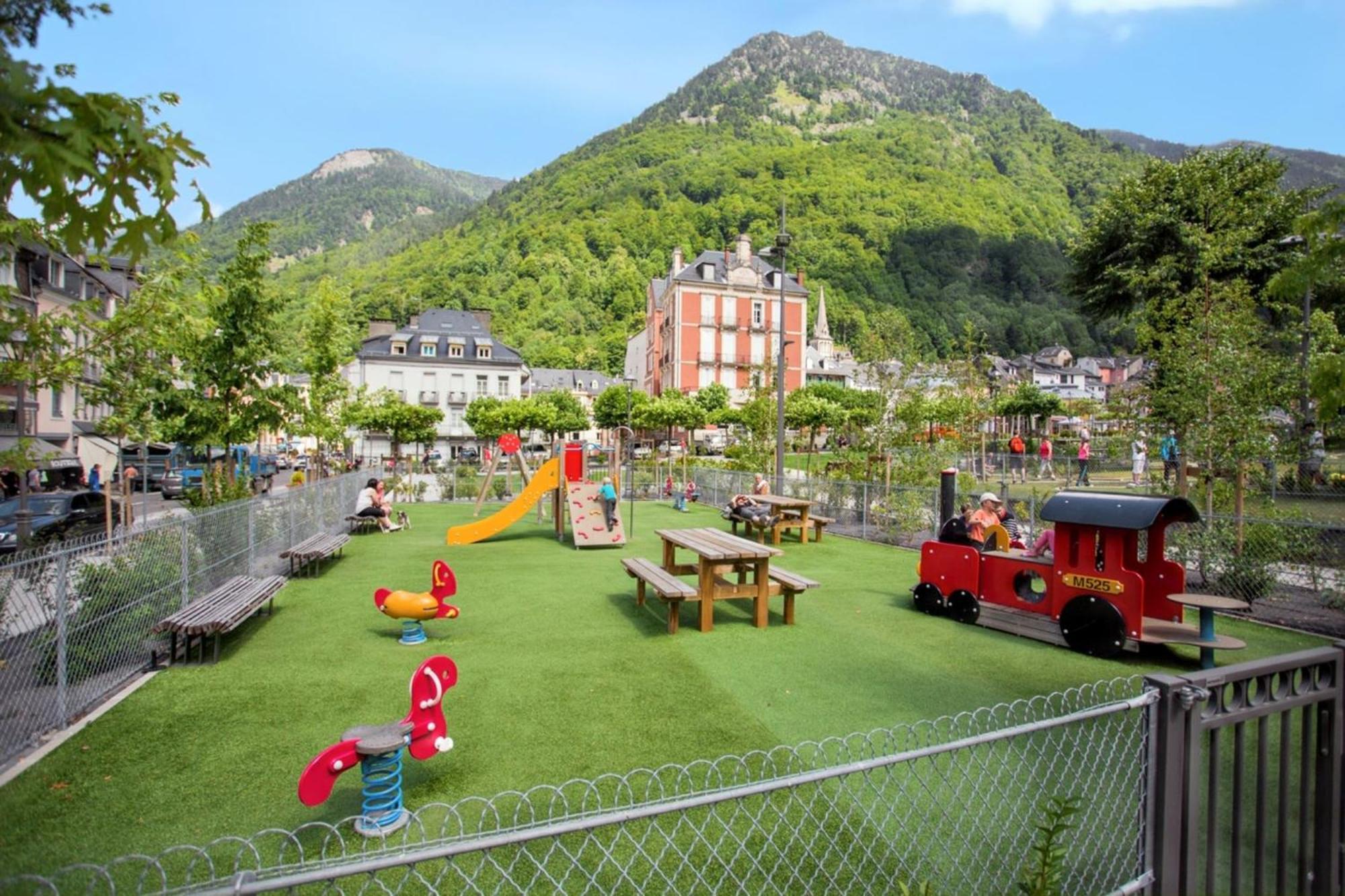 Appartement Charmant A Cauterets 27 M² Vue Sur La Ville Esterno foto